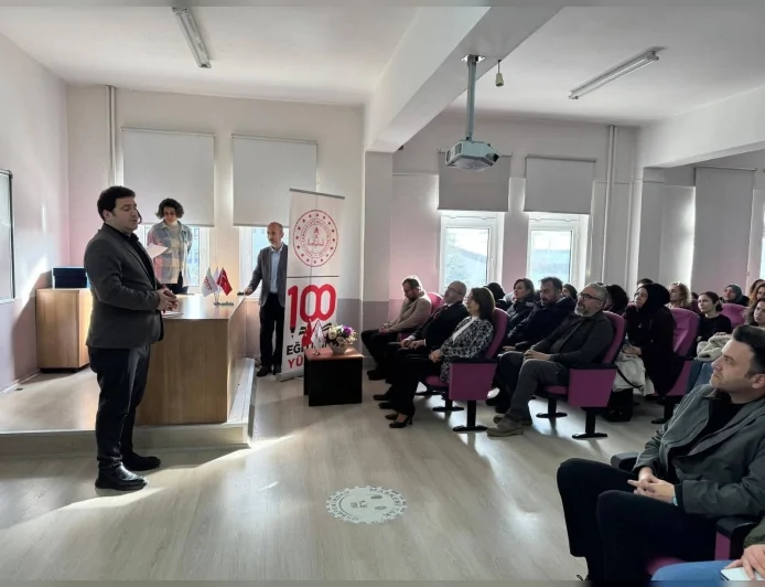 Çorum’da Öğretmenlere Yönelik “Yazarlık Atölyesi – Edebiyatın Mutfağından Sınıflara” Programı Düzenlendi