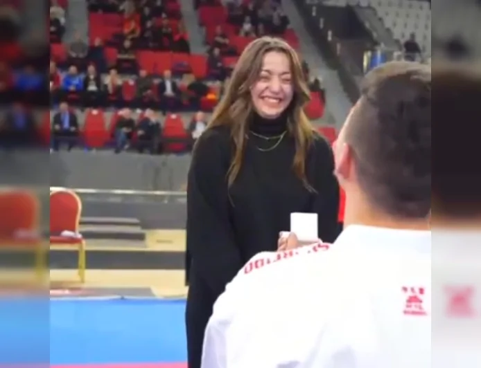 Manisa’daki Türkiye Karate Şampiyonası’nda Altın Madalya Sonrası Tatamide Evlilik Teklifi