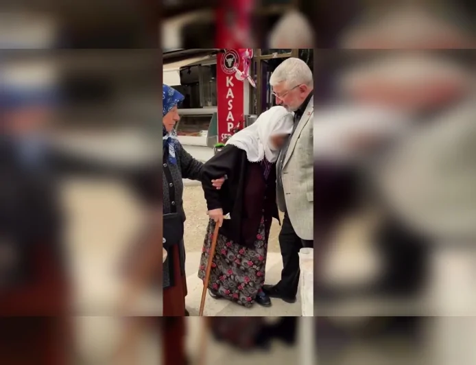 Çorum Belediye Başkanı Dr. Halil İbrahim Aşgın: “Allah var, gam yok” diyerek yaşlı kadının gönlünü kazandı