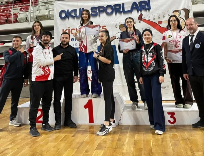 Liseli Gençler Kick Boks Türkiye Şampiyonası’nda Çorumlu Sporcular 7 Madalya Kazandı