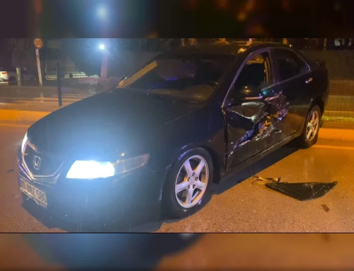 Çorum’da İki Otomobil Çarpıştı: Anne ile Oğlu Yaralandı