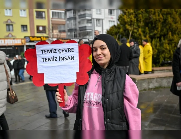 Altındağ Belediye Başkanı Tiryaki Karapürçek Mahallesi’nde Vatandaşlarla Birlikte Temizlik Seferberliğini Sürdürüyor