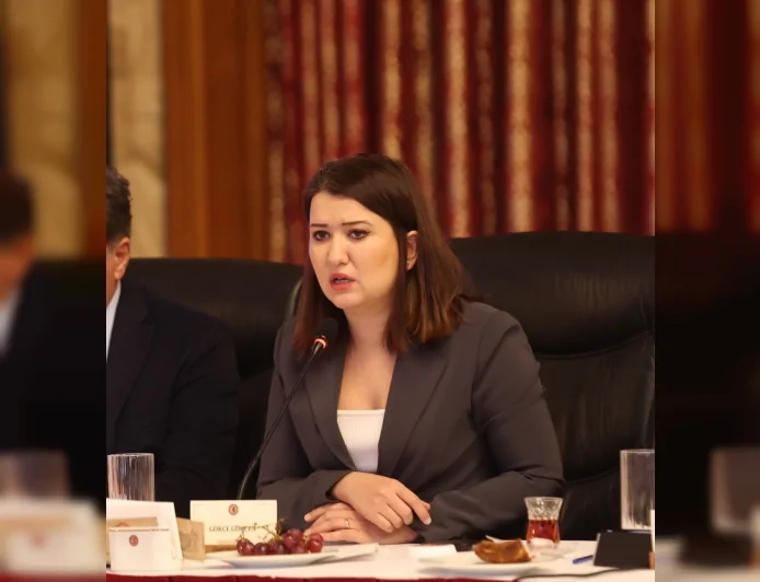 CHP Genel Başkan Yardımcısı Gökçe Gökçen: “Ahmet Özer Görevine İade Edilmeli, Tüm Kayyumlar Geri Çekilmelidir”