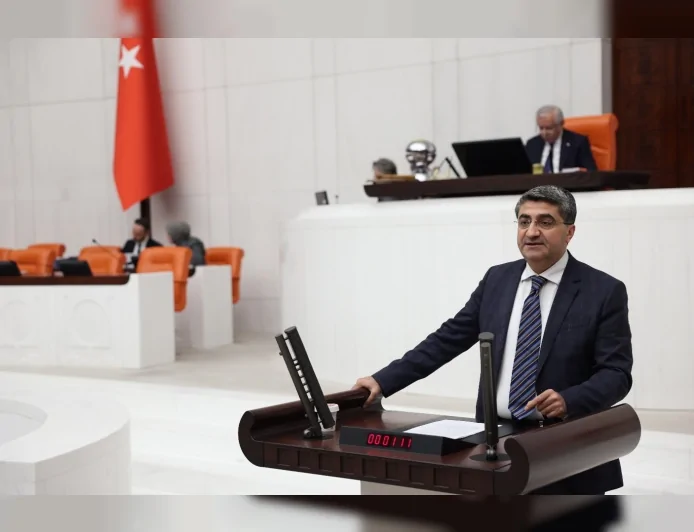 DEVA Partisi Genel Başkan Yardımcısı Mehmet Emin Ekmen TBMM’de Eber Gölü’nün Tehlikede Olduğunu Vurguladı “Kuşlar Yok Oldu Sular Çekildi Balık Kalmadı”