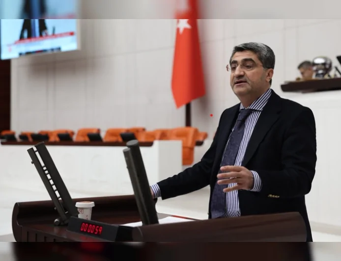 DEVA Partisi Genel Başkan Yardımcısı Mehmet Emin Ekmen Millî Dayanışma Komisyonu Raporunu Değerlendirerek Hukuk ve Demokratik Katılım Vurgusu Yaptı