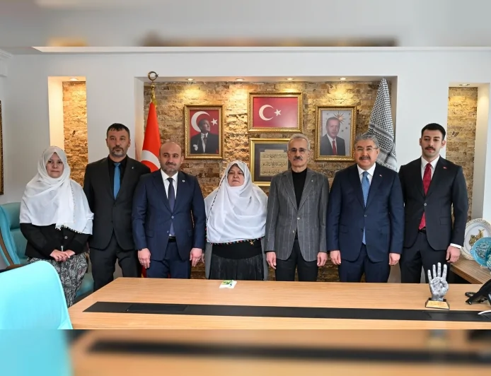 Ulaştırma ve Altyapı Bakanı Abdulkadir Uraloğlu: “Önümüzdeki sene Eskişehir-Sakarıılıca-Mihalgazi Yolu’nu her şeyiyle bitireceğiz”