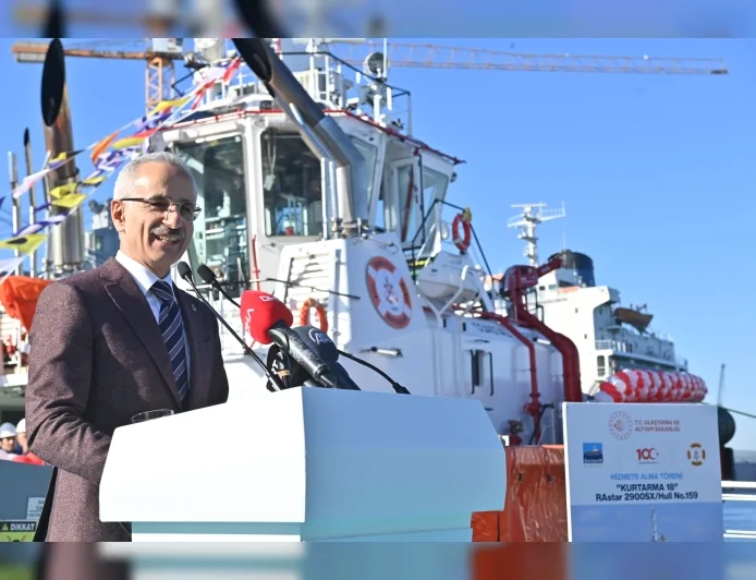 Ulaştırma ve Altyapı Bakanı Abdulkadir Uraloğlu: “Denizciliğin İnterneti Projesi ile kritik suyollarımızda seyir süreçlerini daha yakından takip edeceğiz”