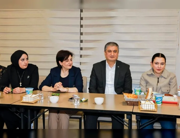 ADANA VALİSİ MUSTAFA YAVUZ: “GENÇLERİMİZİN IŞIĞINI GÜÇLENDİRMEK İÇİN TÜM GÜCÜMÜZLE YANLARINDAYIZ”