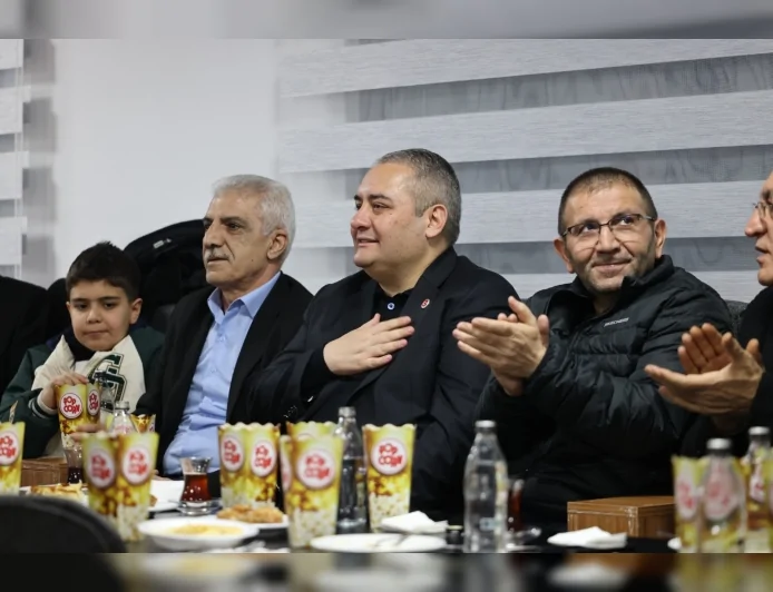 KEÇİÖREN BELEDİYE BAŞKANI DR. MESUT ÖZARSLAN ÂŞIKLAR KIRAATHANESİ’NDE DÜZENLENEN RAMAZAN BULUŞMASINA KATILDI