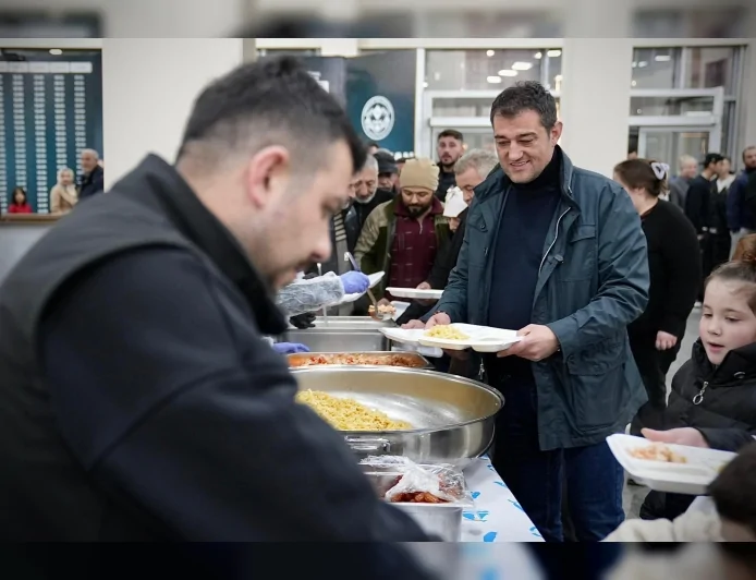 Giresun Belediye Başkanı Fuat Köse Ramazan’ın Üçüncü Gününde Orucunu Vatandaşlarla Birlikte Açtı