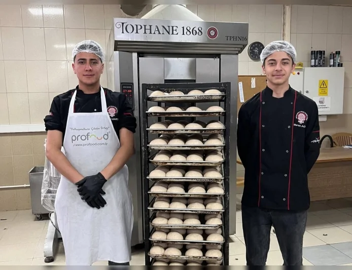 Çorum Hitit Turizm Mesleki ve Teknik Anadolu Lisesi Günde 10 Bin Tam Buğday Ekmeği Üretiyor