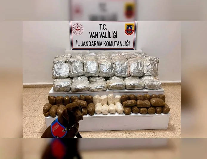 İçişleri Bakanlığı: “Van ve Hakkâri’de düzenlenen operasyonlarda 406 kilogram uyuşturucu madde ele geçirildi”