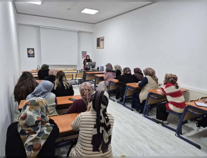 T.C. Aile ve Sosyal Hizmetler Bakanlığı Çorum’da Kadına Yönelik Şiddet ve Aile İçi İletişim Eğitimi Düzenledi