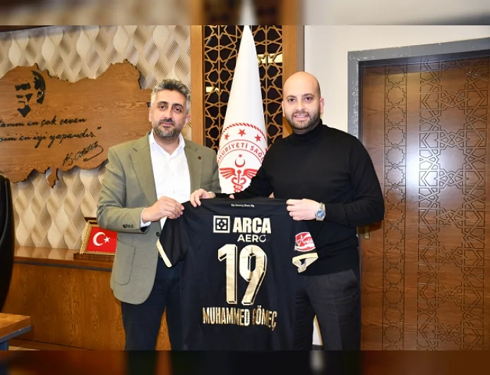 Arca Çorum FK Yönetimi Başhekim Muhammed Gömeç’i Ziyaret Ederek Hayrettin Karaca’nın Sağlık Durumu Hakkında Bilgi Aldı