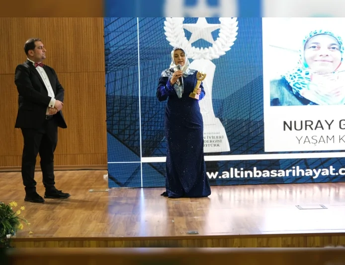 Psikolog Nuray Güler Elmadağ’da Ödül Aldı: “Bu Başarı Birlikte İyileştiğimiz Herkesin”