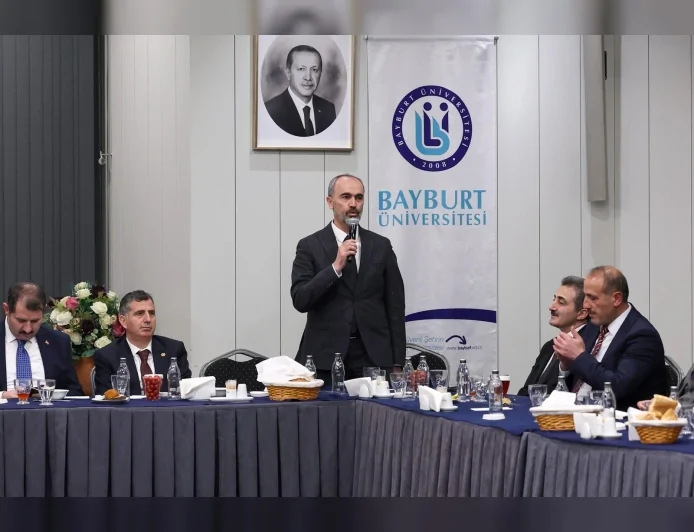 BAYBURT ÜNİVERSİTESİ KALKINMA VAKFI ANKARA’DA GENİŞ KATILIMLI İFTAR PROGRAMI DÜZENLEDİ