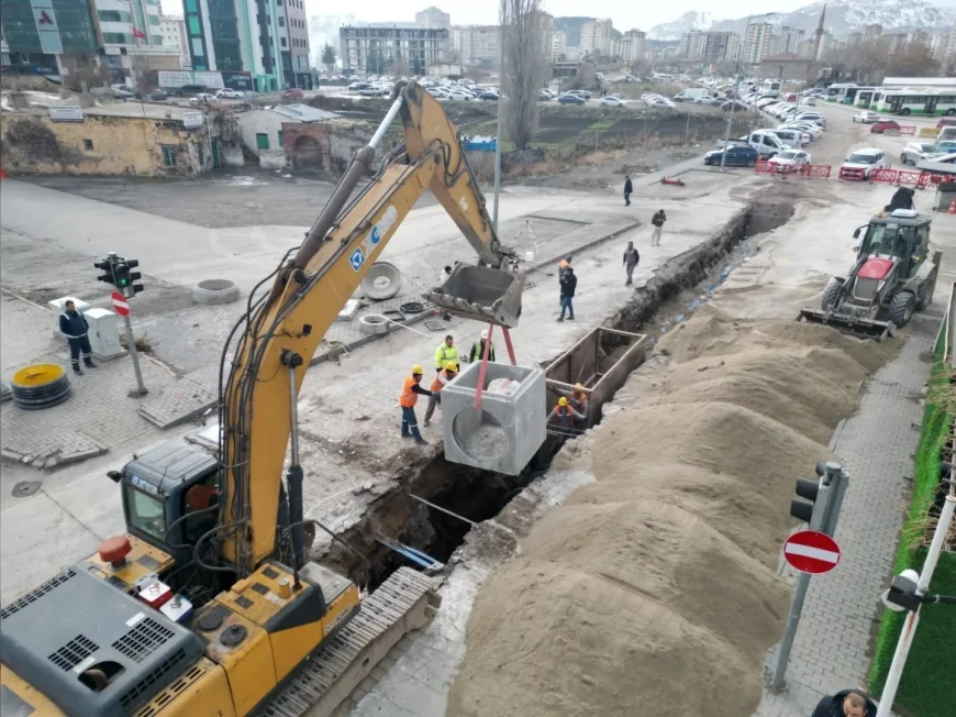 Kayseri Büyükşehir Belediyesi Kartal Kavşağı Projesi İçin 22 Milyon TL’yi Aşan Altyapı Çalışmasını Sürdürüyor
