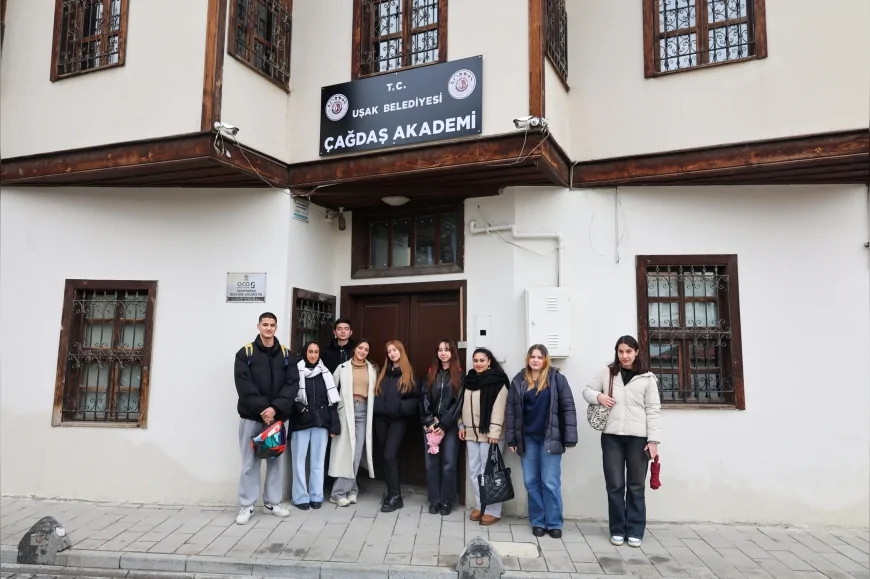 Uşak Belediyesi Ücretsiz Kurslarla Öğrencilere Parasız Bilimsel ve Çağdaş Eğitim Desteği Sağlıyor