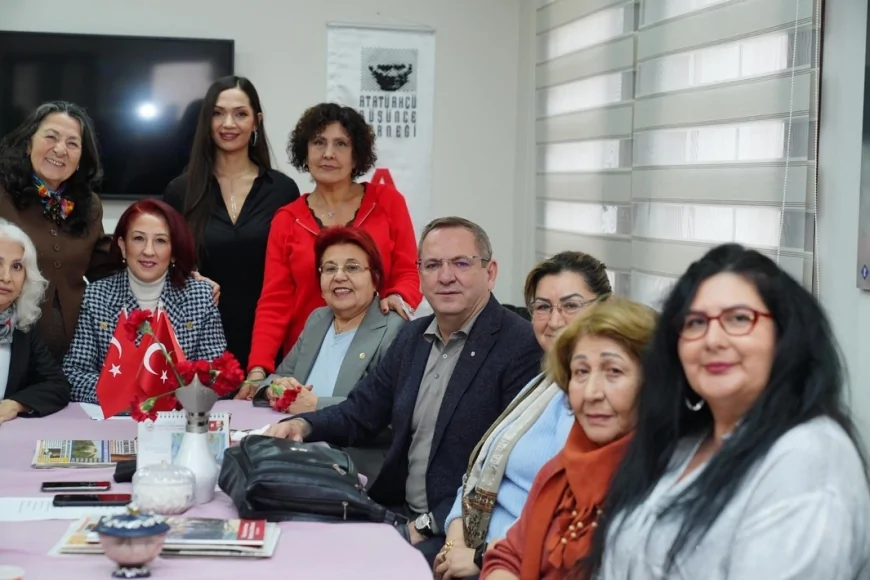 Atatürkçü Düşünce Derneği Kurucu Genel Başkanı Prof. Dr. Muammer Aksoy’un Adı Ayvalık’ta Salona Verildi