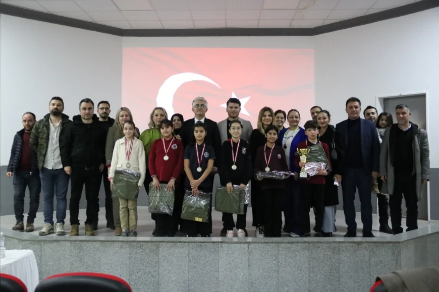 Yalova’da Ortaokullar Arası İstiklâl Marşı’nı Güzel Okuma Yarışması İl Finali Coşkuyla Yapıldı