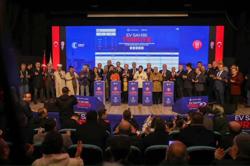 TOKİ’DEN DÜZCE’YE 2 BİN 470 SOSYAL KONUTTA KURA HEYECANI BAŞKAN ÖZLÜ: “DEPREM DİRENÇLİ ŞEHİR YOLUNDA ÖNEMLİ BİR ADIM”