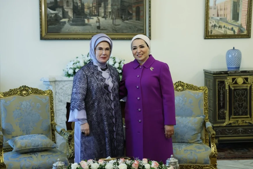 Cumhurbaşkanı Recep Tayyip Erdoğan’ın eşi Emine Erdoğan, Mısır Cumhurbaşkanı Abdulfettah es-Sisi’nin eşi Entissar Amer ile Kahire’de bir araya geldi