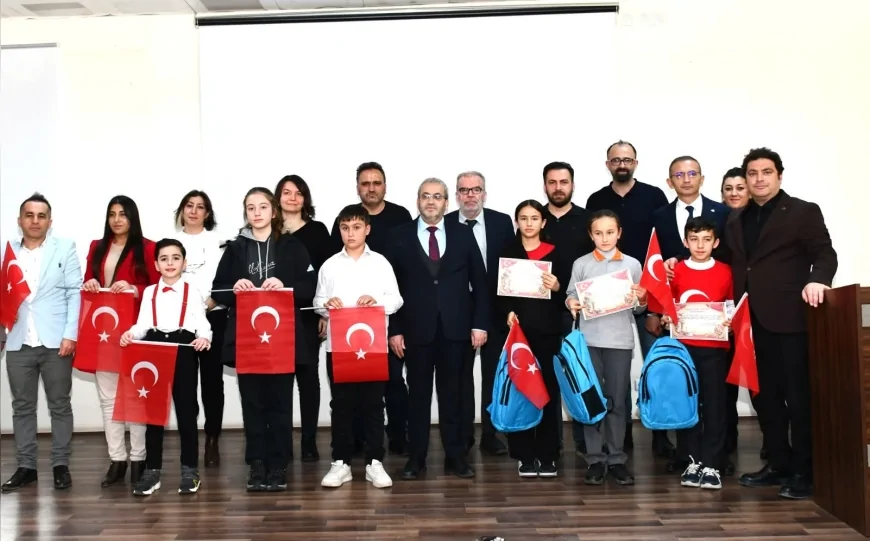 Çorum’da İstiklâl Marşı’nı Güzel Okuma İl Finali Yapıldı: Genç Yürekler Millî Ruhla Sahnedeydi