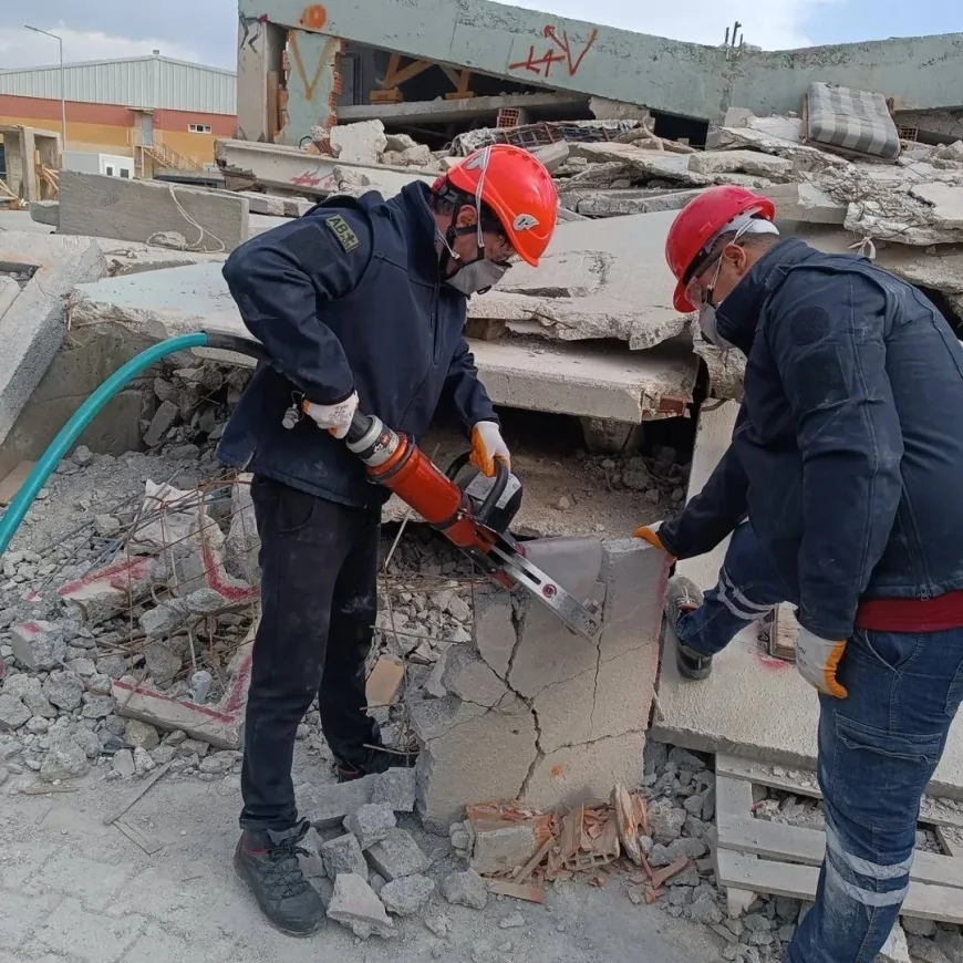 Bayraklı Belediyesi Arama Kurtarma Ekipleri AFAD Eğitimini Tamamladı Kurumsal Afet Hazırlığı Güçlendi