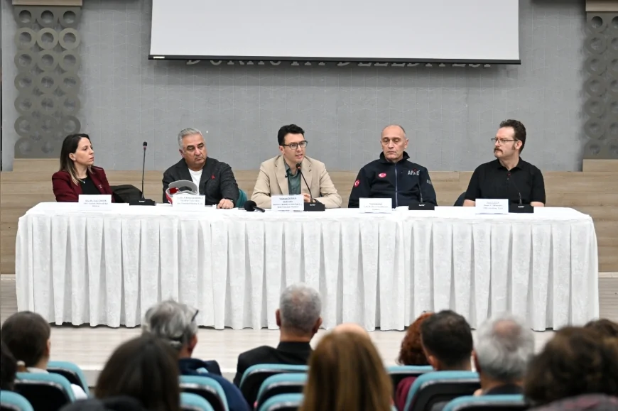 Bornova’da 6 Şubat depremleri bilimsel verilerle ele alındı: “Afet öncesine odaklanmalıyız”