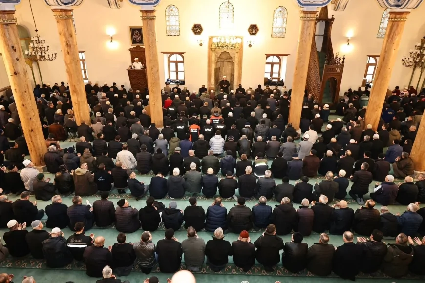 Çorum Ulu Camii’nde 6 Şubat Depremleri Anması: Vali Ali Çalgan Dualara Eşlik Etti