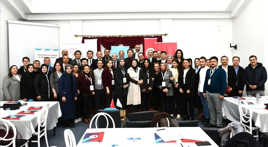 Çorum İl Millî Eğitim Müdürü Cemil Çağlar: “Ailede psikolojik iyi oluşu destekleyen çalışmalar kalıcı katkılar sunuyor”