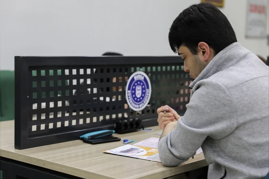 Bursa Büyükşehir Belediye Başkanı Mustafa Bozbey: “Gençlerin üniversite yolculuğunda yanlarında olmaya devam ediyoruz”