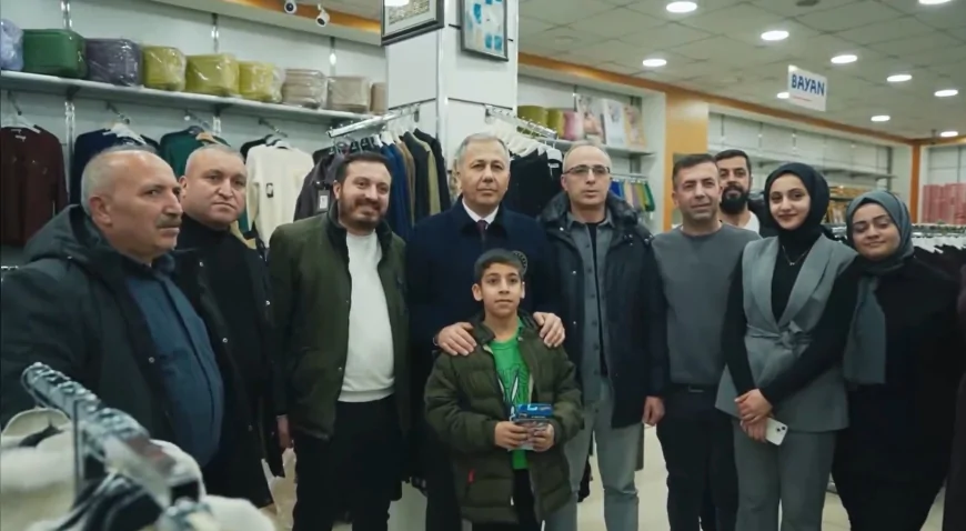 İçişleri Bakanı Ali Yerlikaya Adıyaman’da Depremzede Aileyi Ziyaret Etti: “Devletimiz Afetzede Vatandaşlarımızın Yanında Olmaya Devam Edecek”