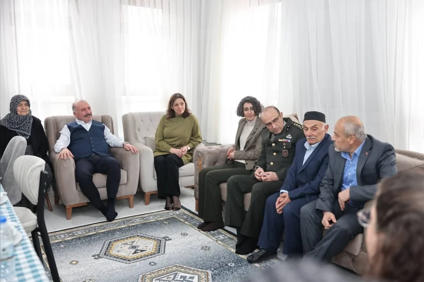 Çorum Valisi Ali Çalgan Bayat Çukuröz Köyü’nde Şehit Mustafa Uslu’nun Ailesini Ziyaret Etti