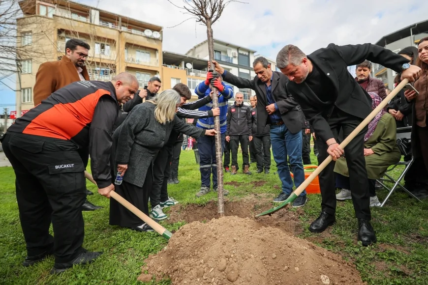 Buca’da 6 Şubat depremlerinde hayatını kaybedenler her il adına dikilen fidanlarla anıldı