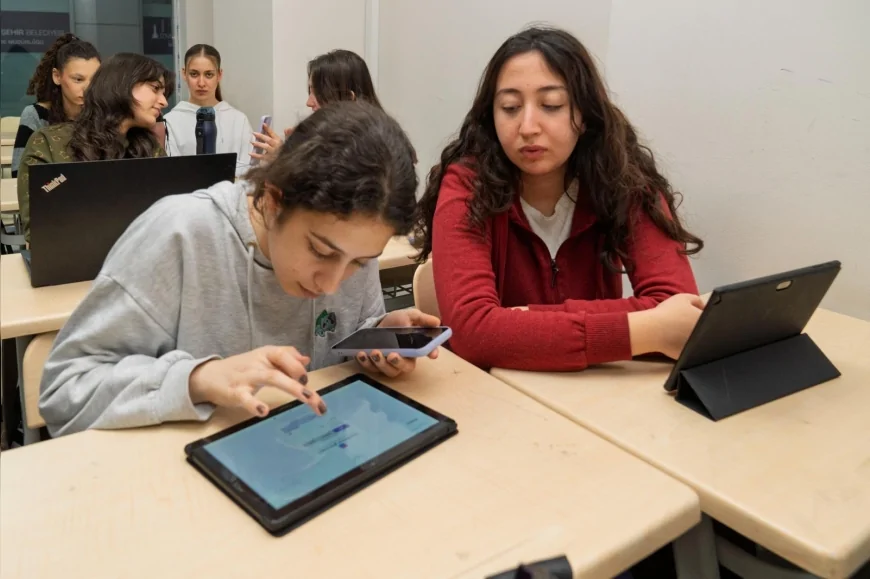 İzmir Büyükşehir Belediyesi’nden öğrencilere yapay zekâ destekli matematik hamlesi genişletildi