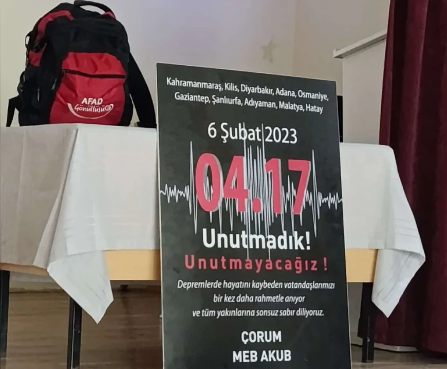 ÇORUM’DA DANIŞMEND GAZİ İMAM HATİP ORTAOKULU’NDA 6 ŞUBAT YIL DÖNÜMÜNDE ÖĞRENCİLERE AFET EĞİTİMİ