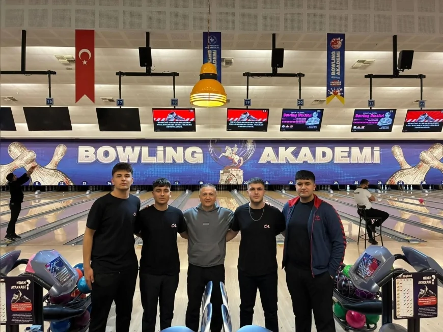 Çorum Gümüş Madalya Kazandı: Cumhuriyet Anadolu Lisesi Bowling’de Türkiye İkincisi Oldu
