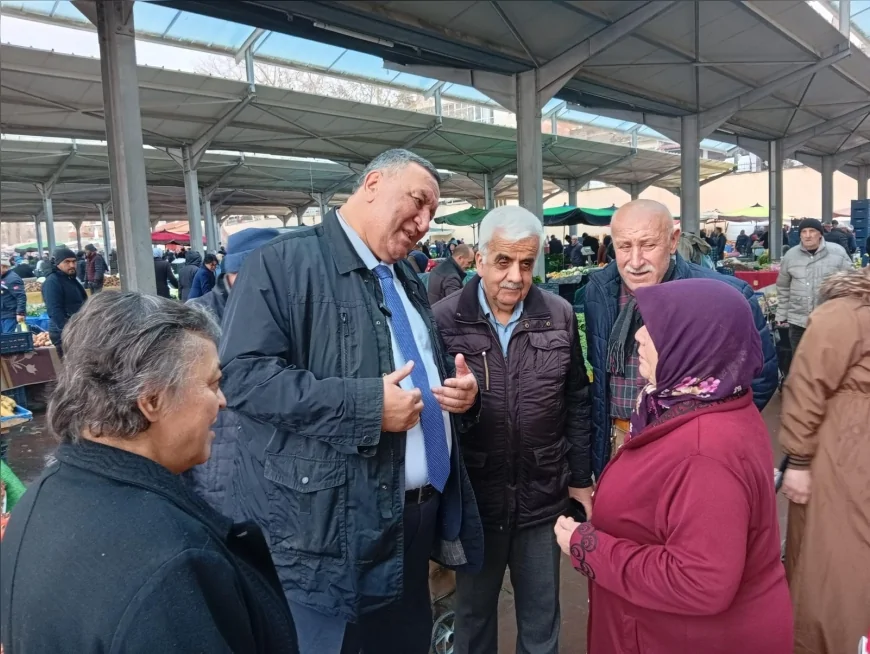 CHP Niğde Milletvekili Ömer Fethi Gürer Bor Salı Pazarı’nda: “Tarlada üretici, pazarda esnaf ve tüketici dertli”