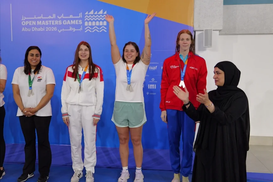 Buz Dünya Yüzme Şampiyonu Bengisu Avcı Abu Dhabi’de Üç Madalya Kazandı Bir Rekor Kırdı