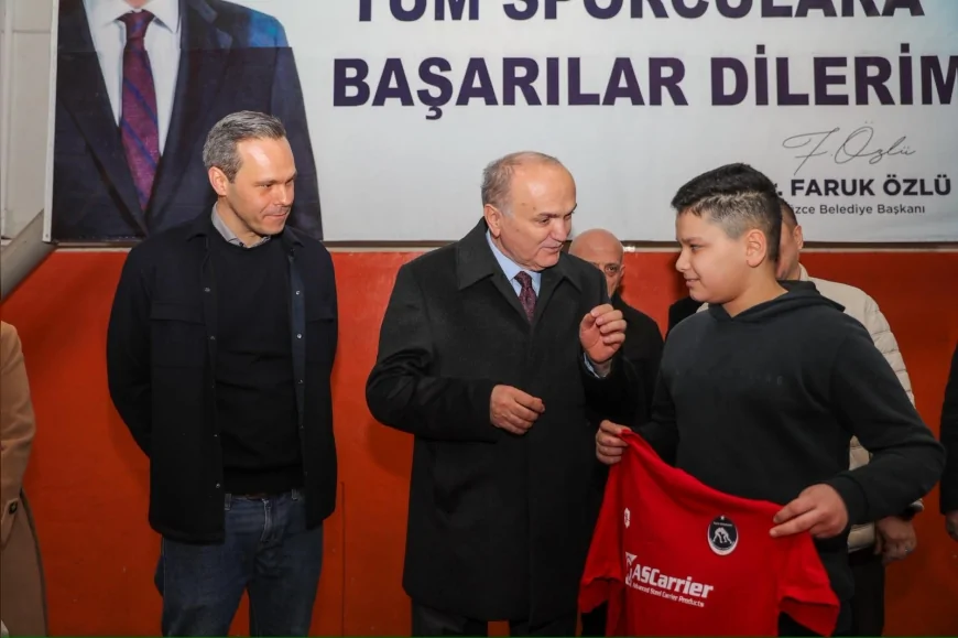 Düzce Belediye Başkanı Dr. Faruk Özlü: “Sponsorluk Faaliyetlerinin Diğer Kuruluşlara Örnek Olmasını Temenni Ediyorum”