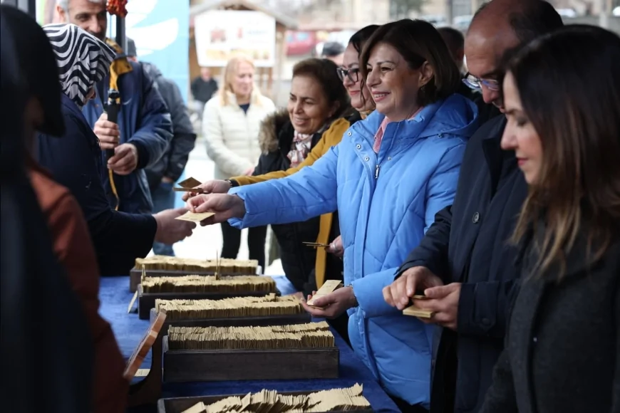 Eskişehir Büyükşehir Belediye Başkanı Ayşe Ünlüce Yerel Tohum Takas Günleri’nin İlk Tohumlarını Seyitgazi’de Dağıttı