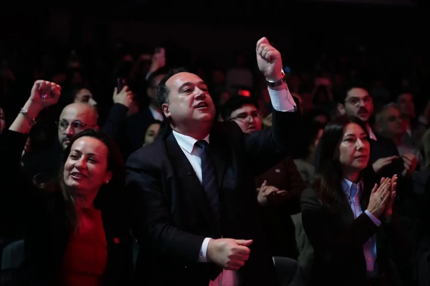 Manisa Büyükşehir Belediyesi Gençlik Senfoni Orkestrası İlk Konserinde Ayakta Alkışlandı