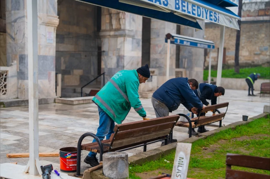 Milas Belediye Başkanı Fevzi Topuz: “Cami Avlularını Ramazan’ın Ruhuna Uygun Şekilde Pırıl Pırıl Hale Getiriyoruz”
