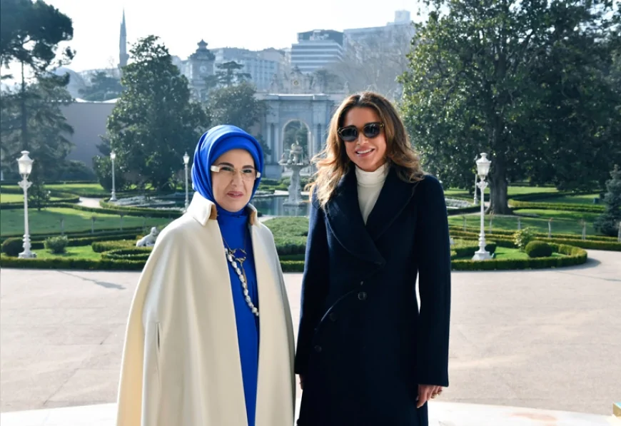 Cumhurbaşkanı Erdoğan’ın Eşi Emine Erdoğan, Ürdün Kraliçesi Rania Al Abdullah’ı Dolmabahçe Sarayı’nda Ağırladı