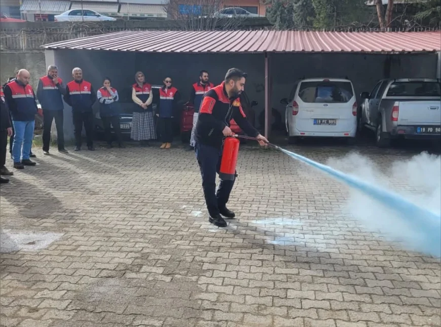 Bayat Belediyesi İtfaiyesinden İlçe Tarım ve Orman Müdürlüğü Personeline Yangın Söndürme Tatbikatı