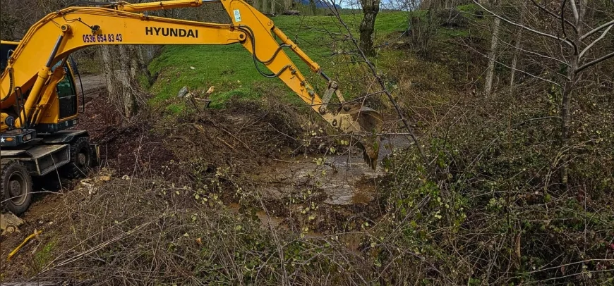 İzmir’de Kuvvetli Yağış Kırsalı Vurdu: Göçük ve Taşkınlara Çok Noktalı Müdahale