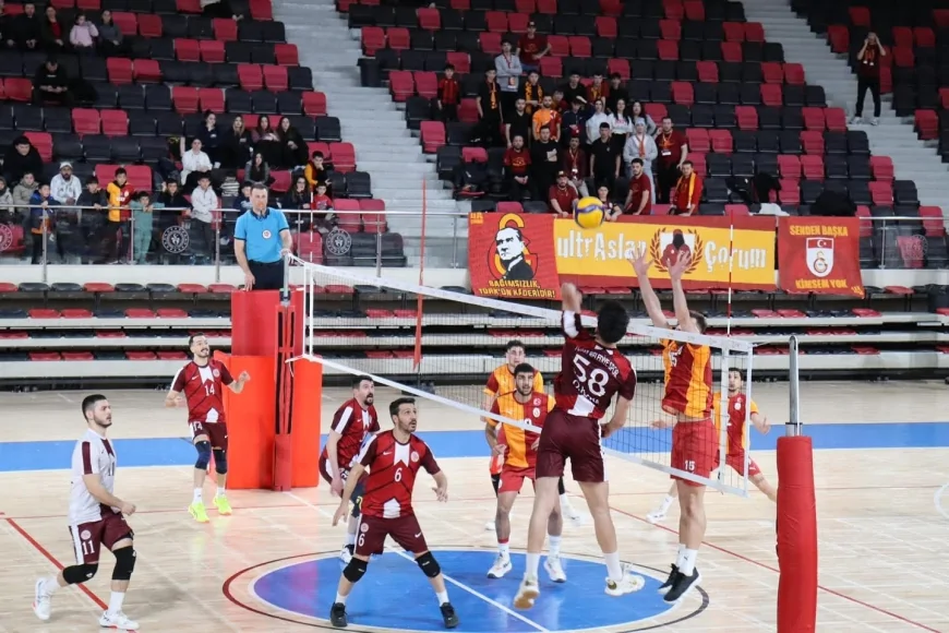 Çorum Belediye Başkanı Halil İbrahim Aşgın Tokat Belediye-Galatasaray Play-Off Maçını Protokol Tribününden Takip Etti