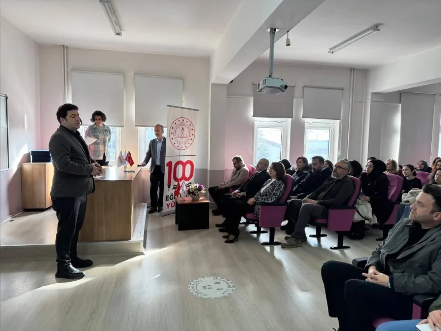 Çorum’da Öğretmenlere Yönelik “Yazarlık Atölyesi – Edebiyatın Mutfağından Sınıflara” Programı Düzenlendi