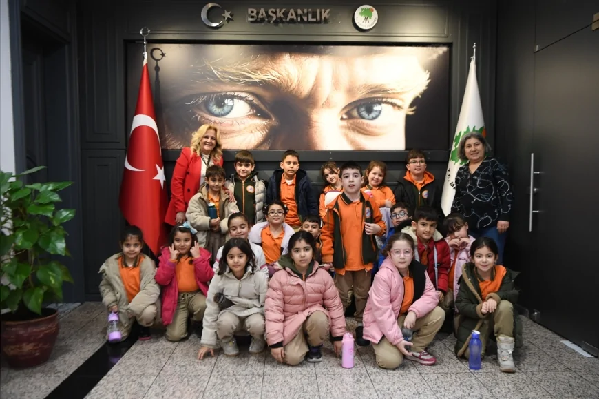 Mamak Belediye Başkan Yardımcıları Öğrencilerle Buluştu: “Yerel Yönetimleri Erken Yaşta Tanımaları Önemli”